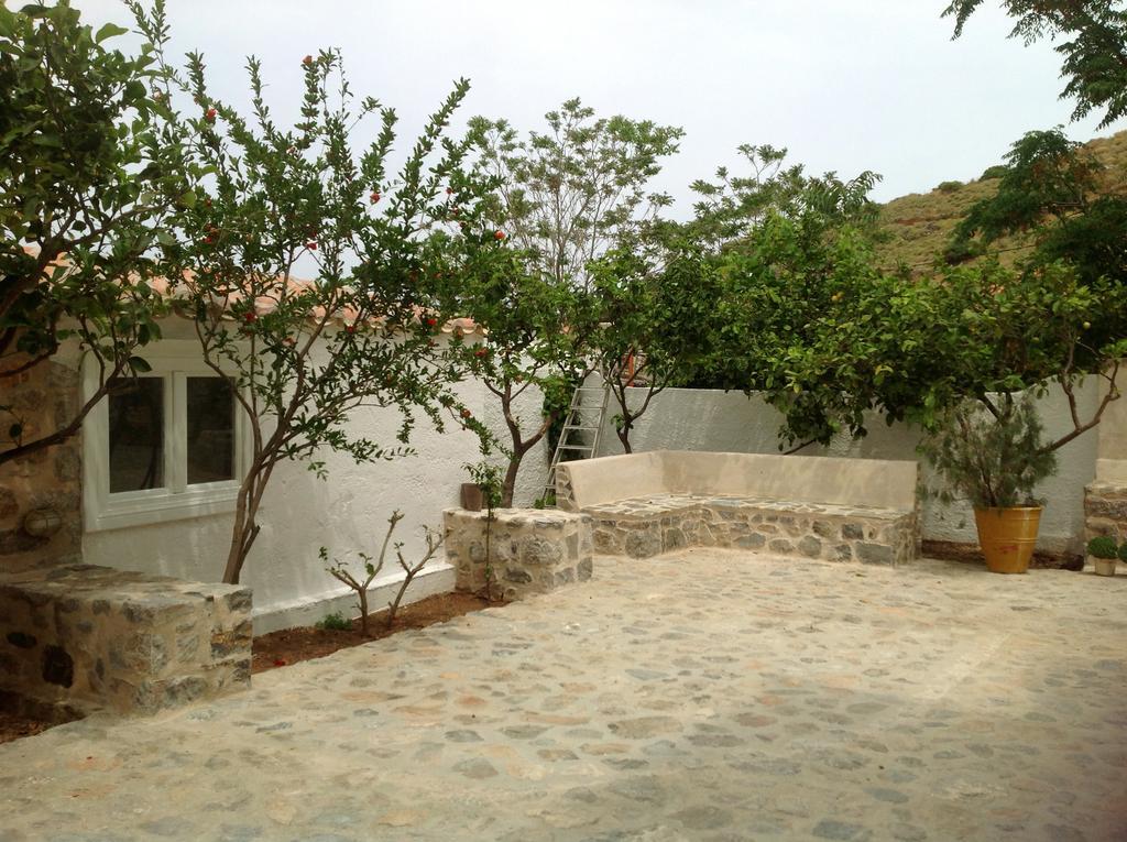Kiki'S Houses Vlichos 이드라 외부 사진